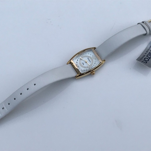 Armitron Now Women Watch Genuine Leather White Ban - Picture 7 of 8